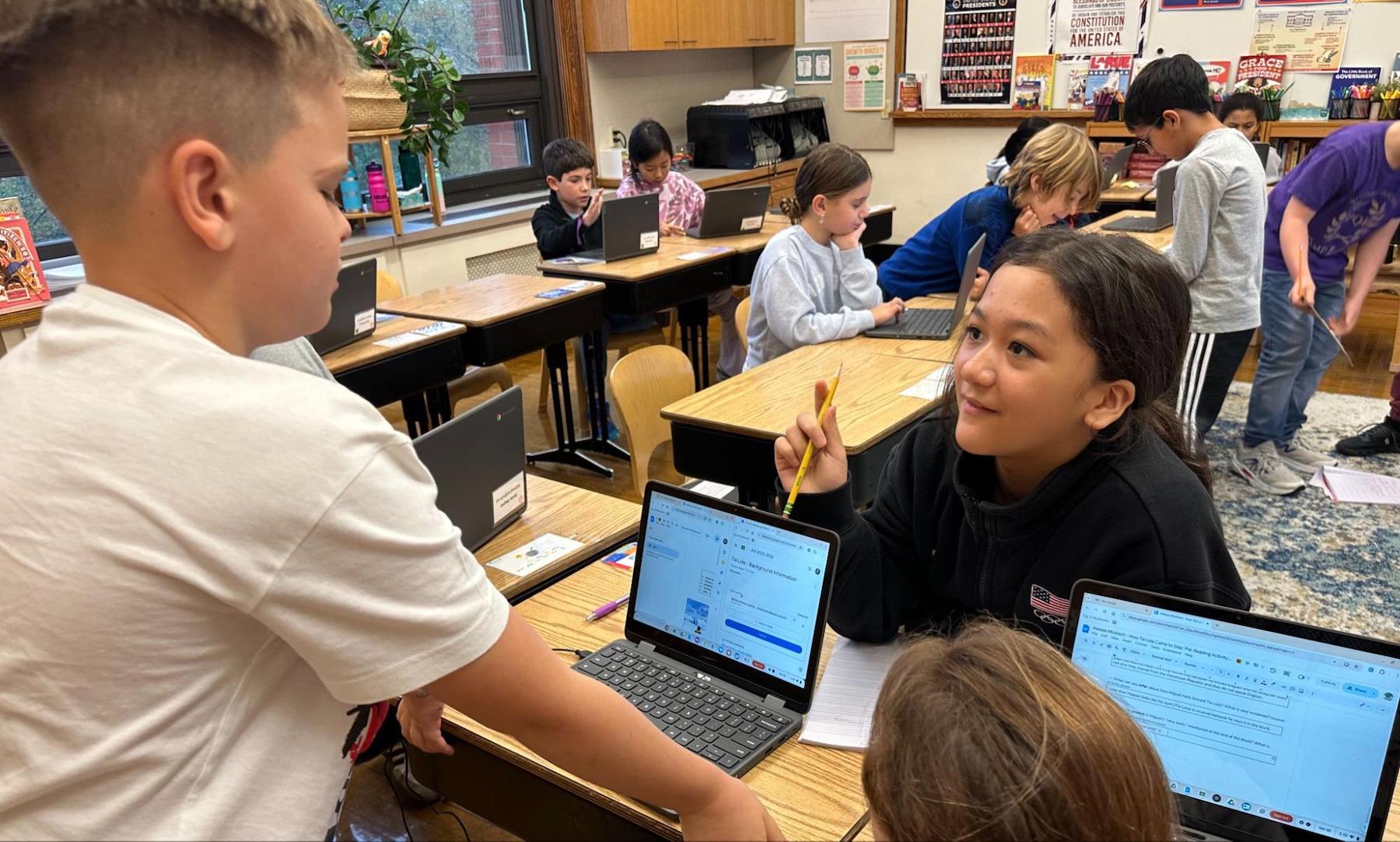 Two Ethical Culture students work together. 