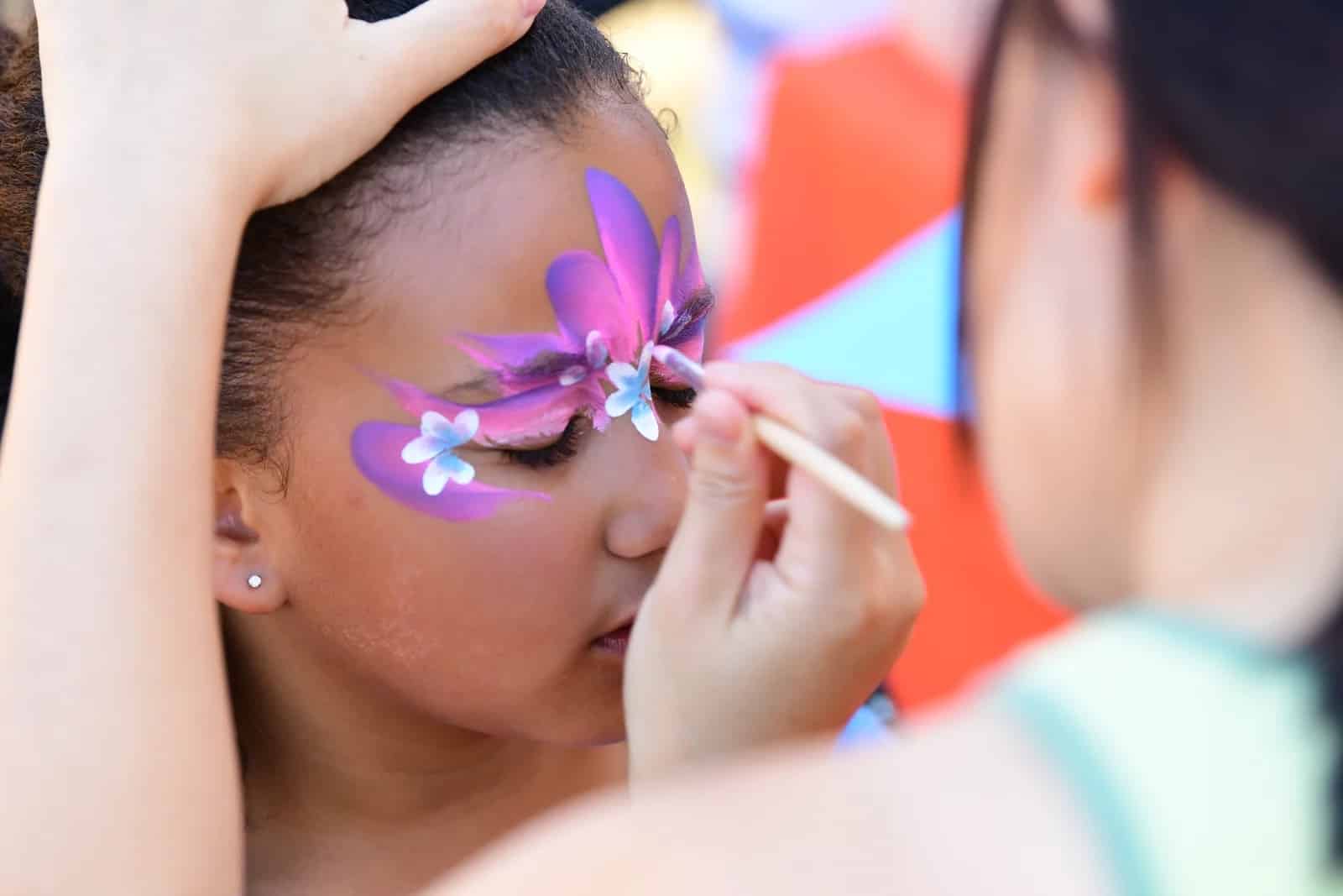 Young student gets face painted