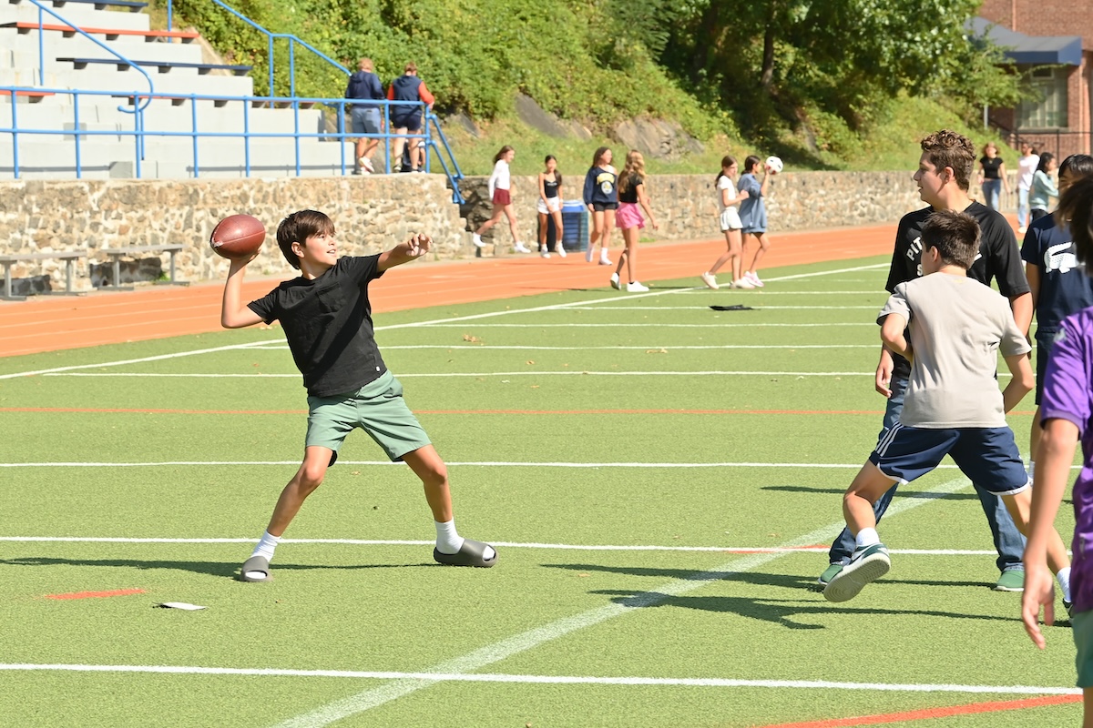 ecfs physical education fieldsotn middle plays football