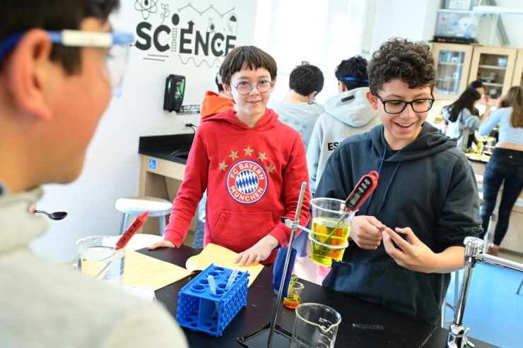 ethical culture fieldston school fieldston middle students in the science lab