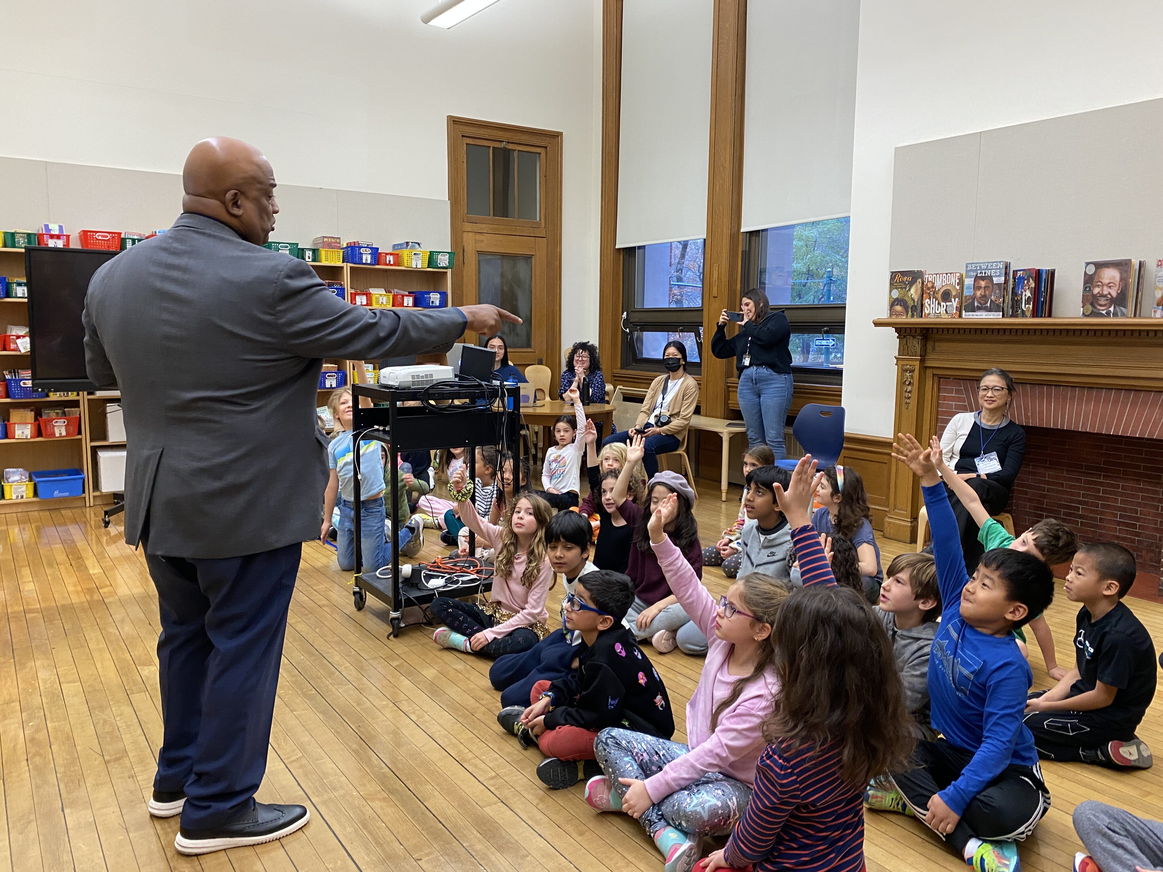 Bryan Collier pointing to a student who is raising his hand