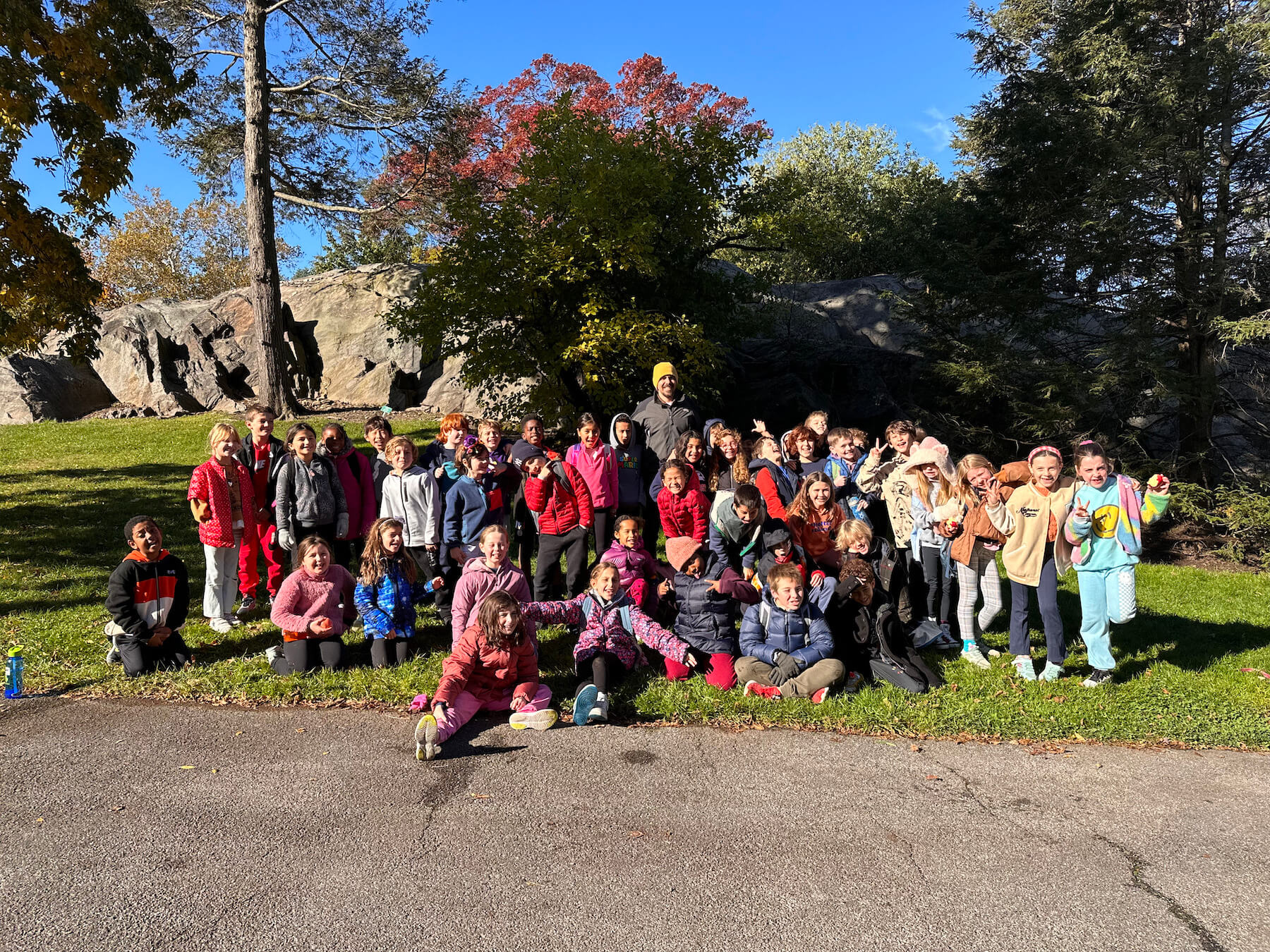 Ethical Culture Fieldston School_Feel Good Photos_Fieldston Lower 3rd Grade class poses for class photo during a field trip to NYBG