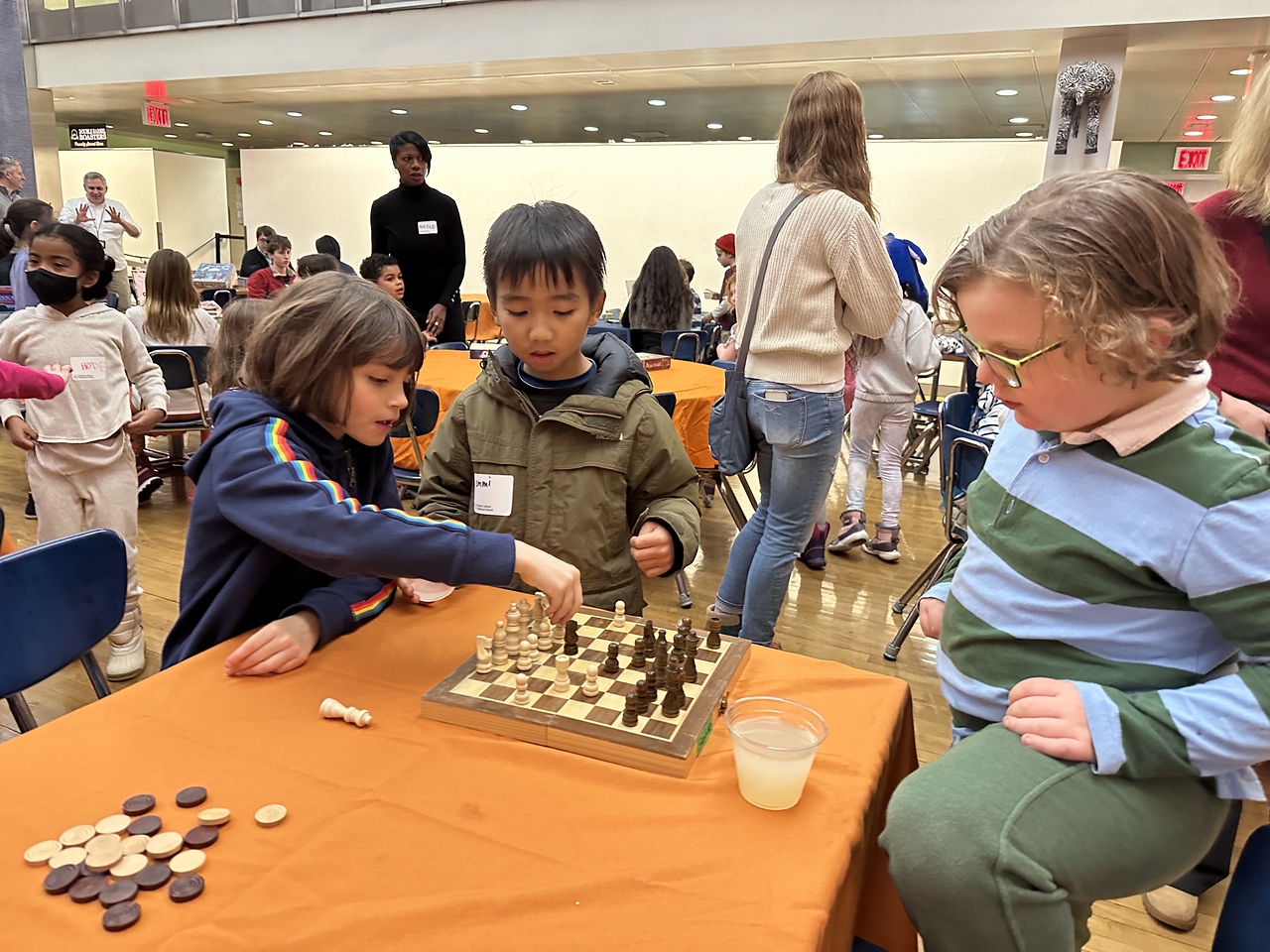 Fieldston Lower students and families enjoy games together in Fieldston Upper dining hall at Fieldston Lower Game Night.