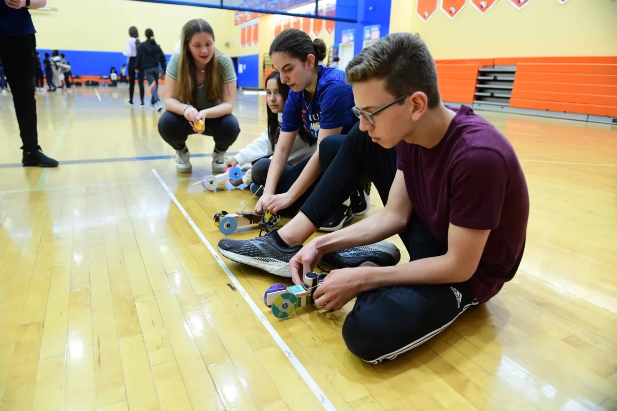 Fieldston Middle 8th Graders Reflect on Mousetrap Car Races - Ethical  Culture Fieldston School